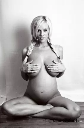 Images 55 - Эротика беременной блондинки с косичками 