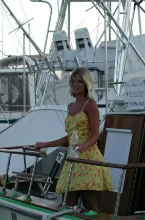 Images 41 - Блондиночка на яхте 