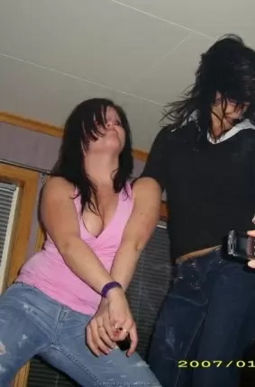 Images 37 - Пьяные подружки в клубе 