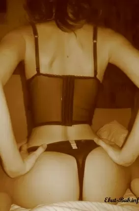 Images 45 - Порно фотосессия молодой девушки в черно-белом исполнении 
