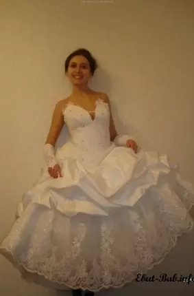 Images 17 - Русская невеста показывает манду под платьем 