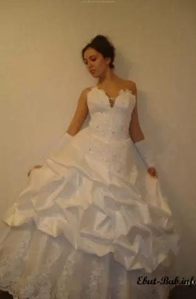 Images 2 - Русская невеста показывает манду под платьем 