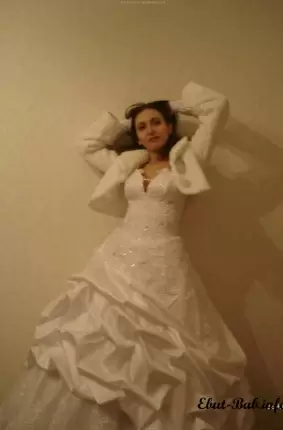 Images 5 - Русская невеста показывает манду под платьем 