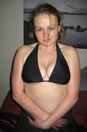 Images 30 - Девушка демонстрирует шикарную грудь 