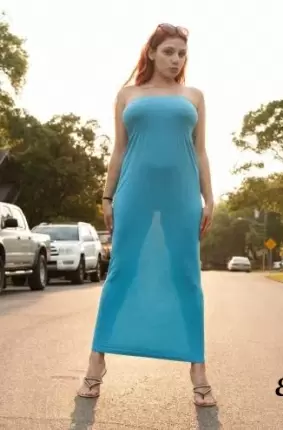 Images 4 - Девушка с большой грудью гуляет по улице без нижнего белья 