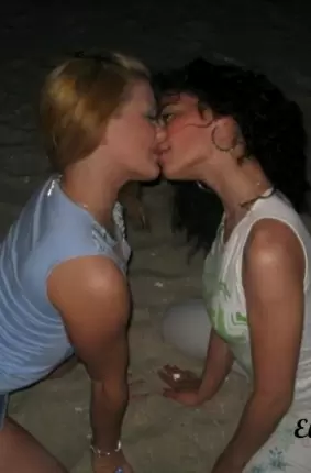 Images 27 - Две подружки секси лесбиянки 