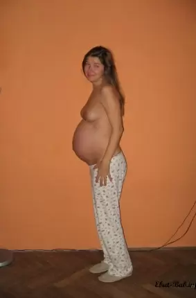 Images 5 - Беременная показывает себя голой 