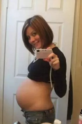 Images 1 - Беременная девушка фотографирует себя голой 