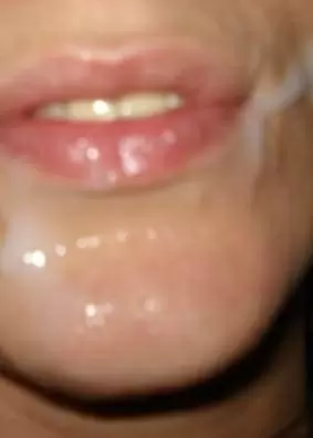 Images 26 - Девка фотографируется со спермой на губах 