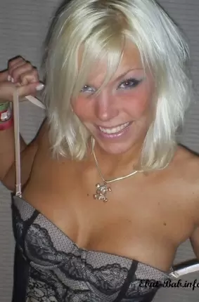 Images 1 - Красивая блондинка в сексуальном белье 
