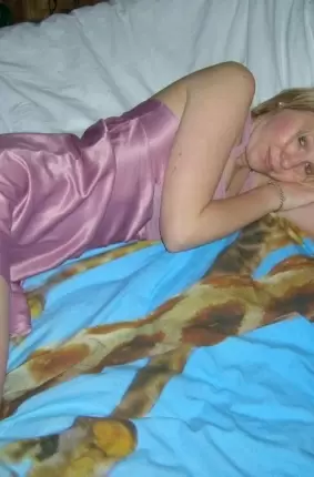 Images 24 - Муж с женой играли в постели и он решил ее пофоткать 