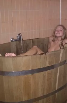 Images 2 - Сексуальная девка в бане 