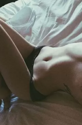 Images 52 - Сексуальная девушка показывает свою стройное тело 