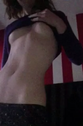 Images 42 - Сексуальная девушка показывает свою стройное тело 