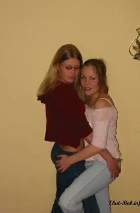 Images 2 - Блондинки лесбиянки занимаются сексом 