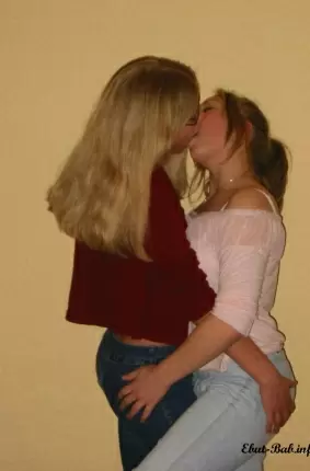 Images 3 - Блондинки лесбиянки занимаются сексом 