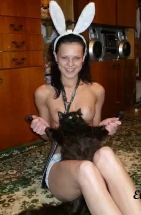 Images 5 - Девочка любит кошек 