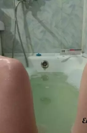 Images 14 - Шикарная девушка принимает ванну 
