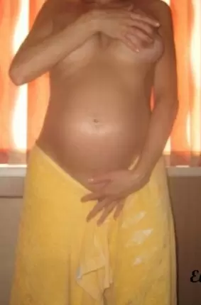 Images 23 - Беременная мамаша фотографируется голой 