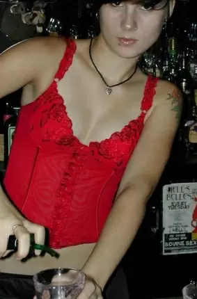 Images 5 - Девчонка выпила и разделась в баре 