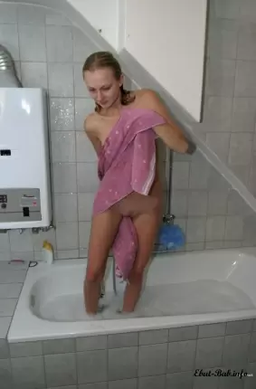 Images 45 - Худая девчонка голая в ванной 