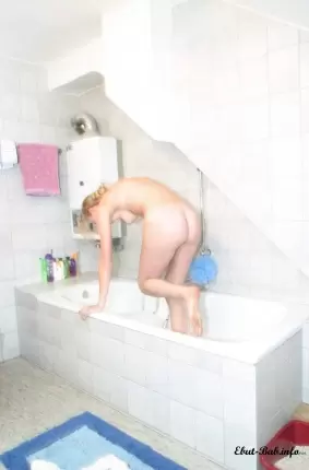 Images 11 - Худая девчонка голая в ванной 