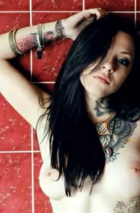 Images 9 - Страстная сучка с красивыми татуировками 