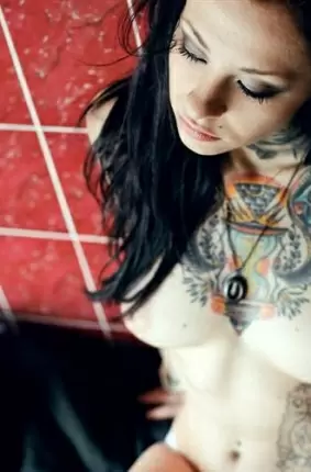 Images 8 - Страстная сучка с красивыми татуировками 