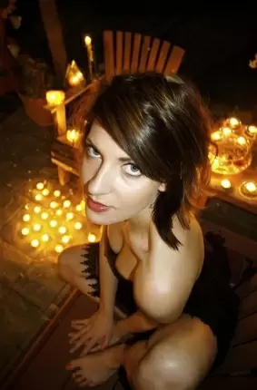 Images 2 - Секси милашка при свечах 