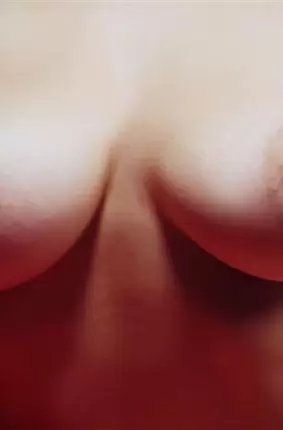 Images 31 - Сногсшибательная мокрощелка раздвигает половые губы 