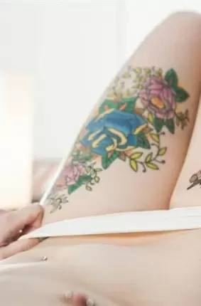 Images 36 - Шикарная дамочка с татуировкой на лобке 