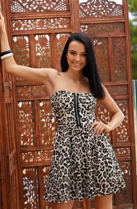 Images 1 - Бесстыжая красотка снимает леопардовое платье 