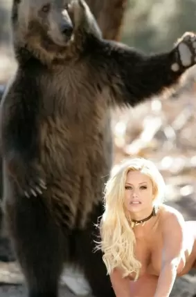 Images 24 - Грудастая развратница позирует рядом с диким медведем 