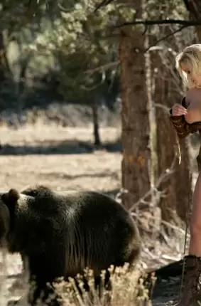 Images 19 - Грудастая развратница позирует рядом с диким медведем 