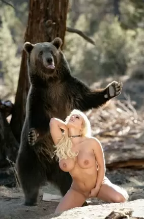 Images 25 - Грудастая развратница позирует рядом с диким медведем 