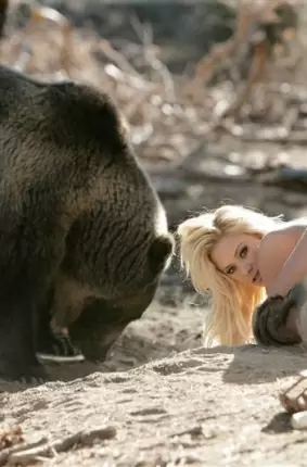 Images 39 - Грудастая развратница позирует рядом с диким медведем 