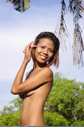 Images 15 - Африканская девчонка позирует голышом 