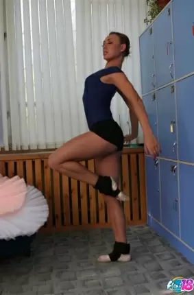 Images 3 - Ухоженная пилотка стройной балерины 