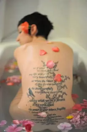 Images 4 - Голая женщина в ванной с цветами 