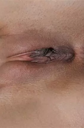 Images 37 - Стройная цыпа снимает сексуальные трусишки 