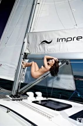 Images 11 - Девушка на яхте с красивым телом 