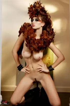 Images 18 - Эффектная голая женщина с натуральной грудью 