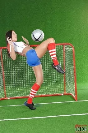 Images 12 - Эротика от привлекательной брюнетки с футбольным мячом 