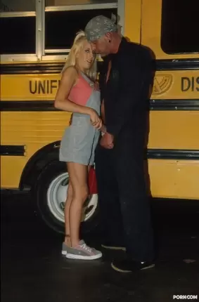 Images 36 - Водитель автобуса по-быстрому трахнул худую блондинку 