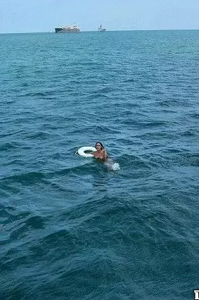 Images 15 - Девушка устроила отсос в открытом море 