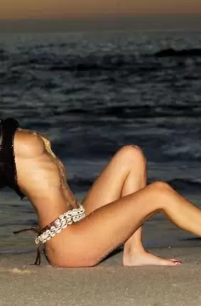 Images 15 - Наташа интересно мастурбирует на пляже 