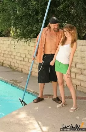 Images 8 - Занялась сексом с чистильщиком бассейнов 
