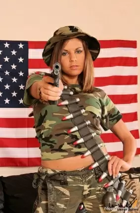 Images 4 - Девушка защищает свою честь и достоинство с помощью пистолета 
