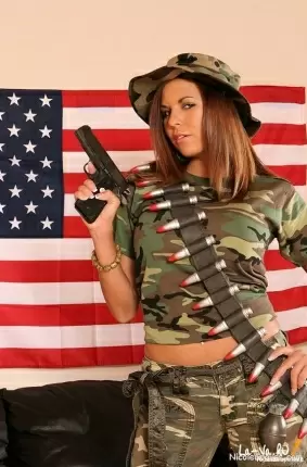 Images 2 - Девушка защищает свою честь и достоинство с помощью пистолета 