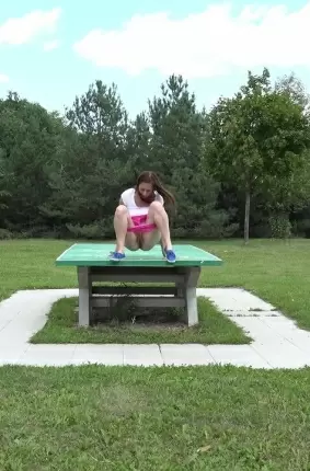 Images 3 - Откровенная молодая девушка в розовых шортах писает в парке 